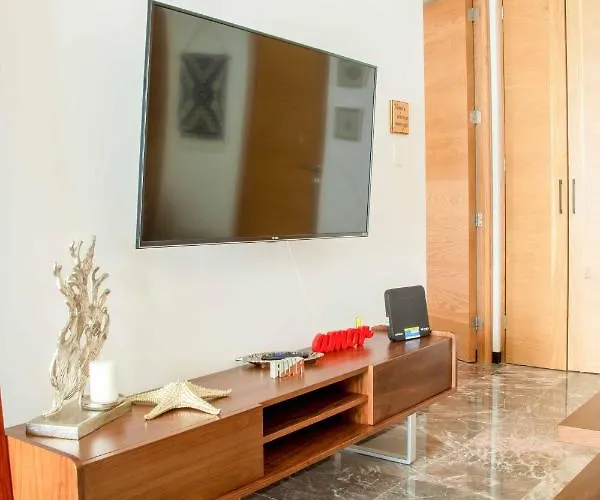 Hostpal In Great View And Location Apartment *